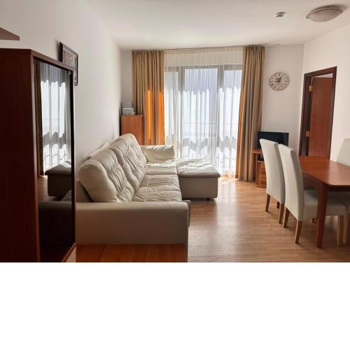 Spacious Two bedroom apartment in Flora Residence Tulip 12