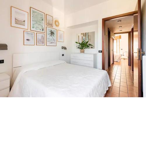 Spacious Villa - private garden near the Sea/Beach