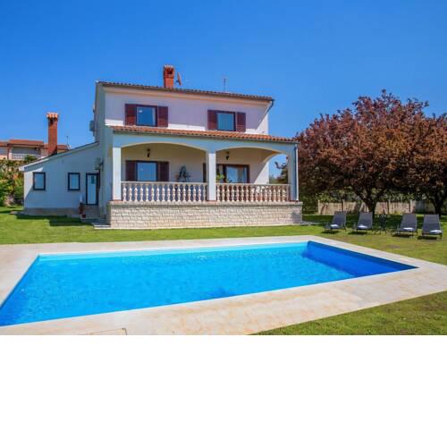 Spacious Villa in Kukci with Swimming Pool