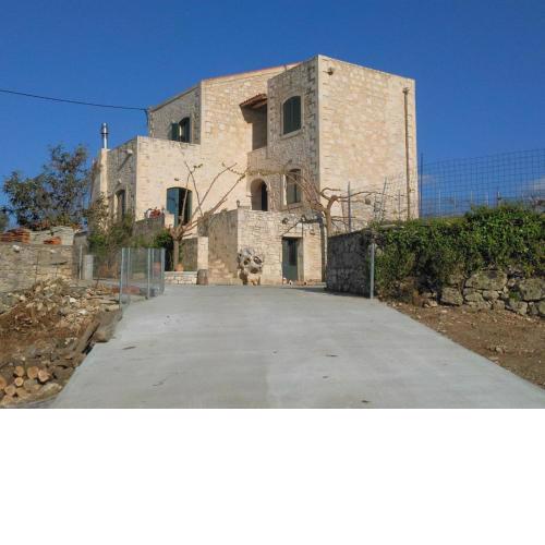 Spacious Villa in Margarites with Private Garden