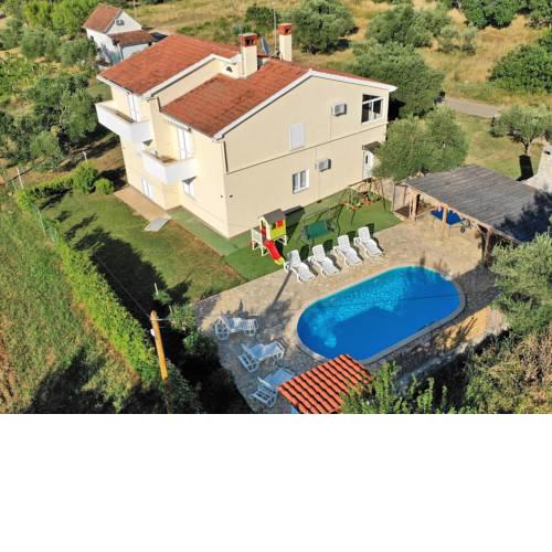 Spacious Villa in Mrljane with Pool