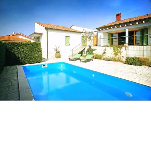 Spacious Villa in Parecag with a Swimming Pool