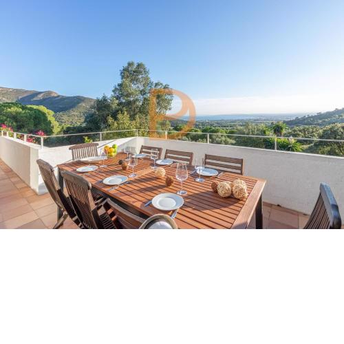 Spacious Villa in Roses with pool & amazing views