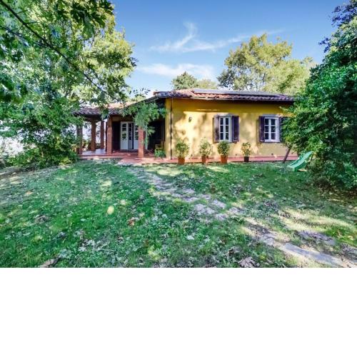 Spacious villa in Serravalle Pistoiese with a swimming pool