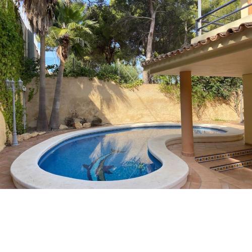 Spacious Villa with private outdoor swimming pool