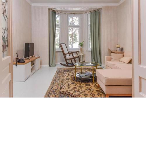 Spacious vintage 2BR, 2bath apartment