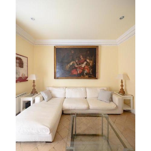 Spanish Steps Deluxe Apartment