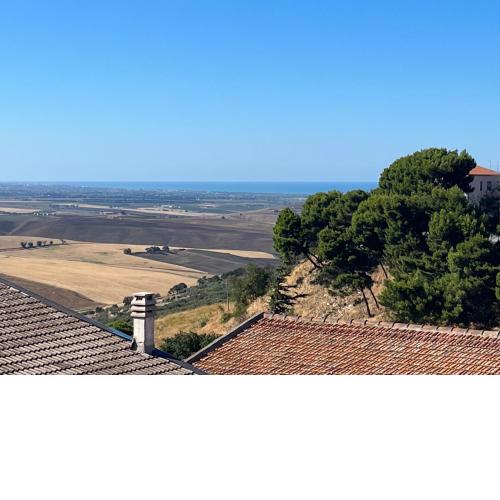 Spaziosa casa indipendente, vista mare, in centro su corso Garibaldi