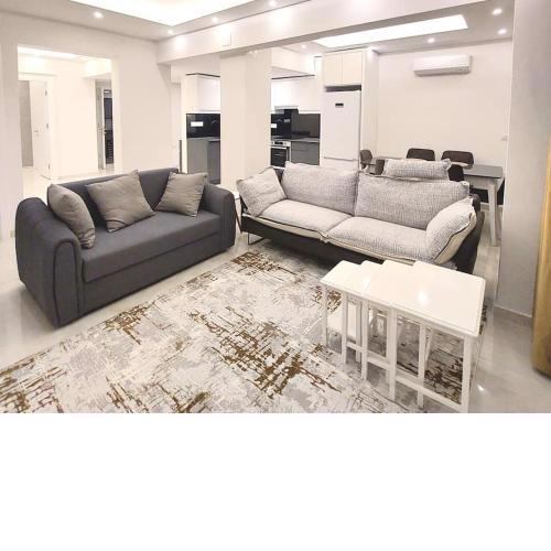 Specious city centre apartment 150 m from the sea