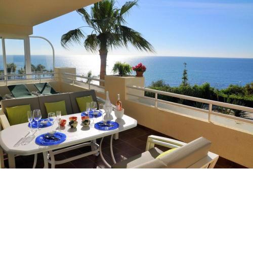 Spectacular 3 bedrooms Sea Views apartment