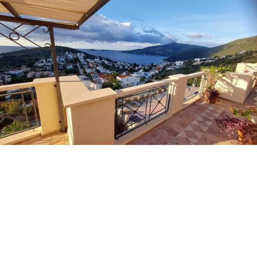 Spectacular Mediterranean Duplex with pool