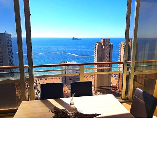 Spectacular sea views two bedrooms on the strip