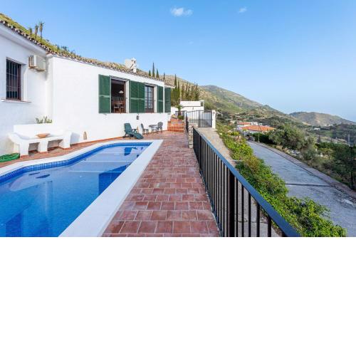 Spectacular views private villa Valtocado