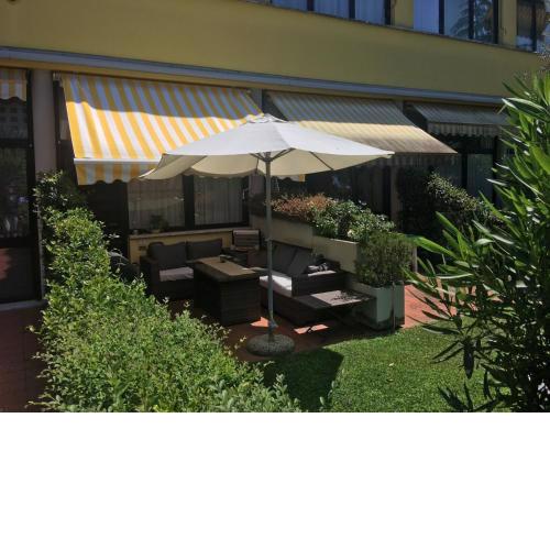 Splendid Apartment in Padenghe Sul Garda BS with Garden