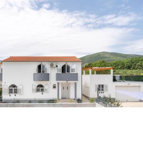Splendid Holiday Home in Kaštel Novi - Rudine with Pool