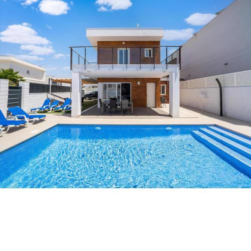 Splendid Villa in Gran Alacant with Private Swimming Pool