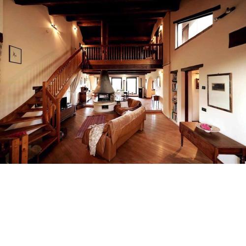Splendida casa in sasso in borgo