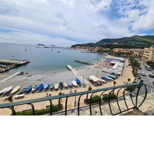 Splendida mansarda fronte spiaggia la Boheme by PortofinoVacanze