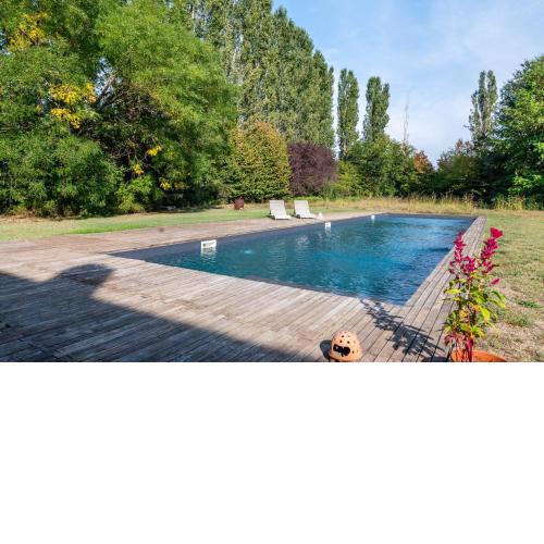 Splendido apt con piscina e parking a Colorno