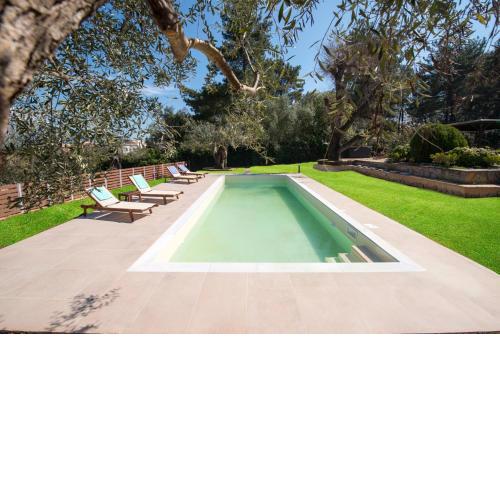 Spyrelia Villa by Konnect, with Private Pool & Outdoor Hot Tub