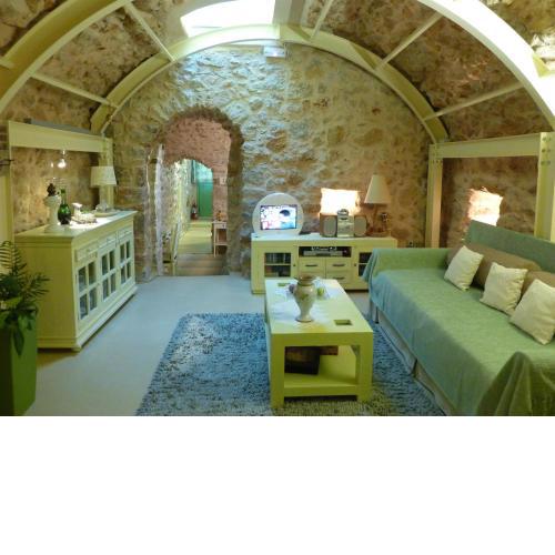 St. George Sykoussis Traditional Residence
