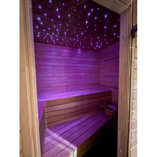 St Stephen Luxury Suit with Jacuzzi and Sauna