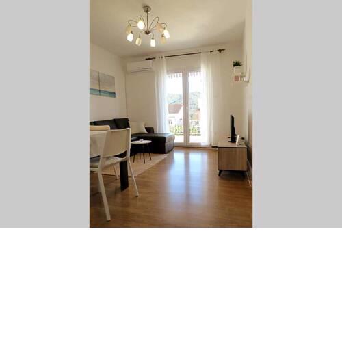 Stari Grad: Home with view