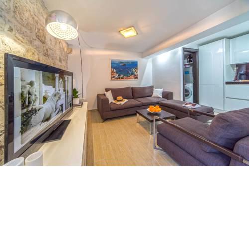 Stari Grad Villa Sleeps 6