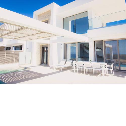 Starlight Villa Guro - 4bd, 4ba, 4min To Beach