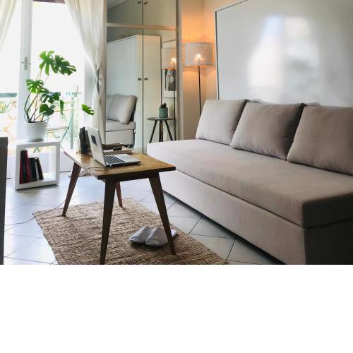 Stefanias sunny Acropolis Studio on Drakou pedestrian
