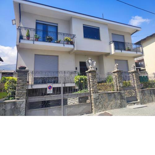 Stone Way Apartment