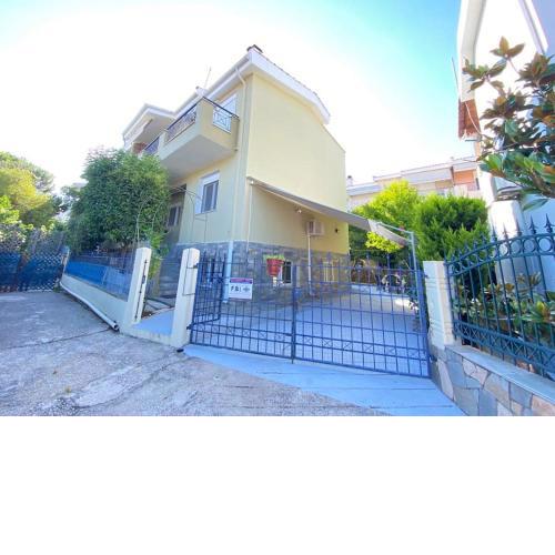 Strati's place