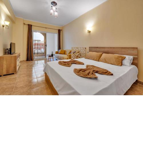 Studia Florenza Khamsin