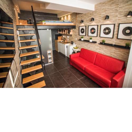 Studio 11 Apartments