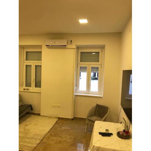 Studio 4 Person , Kingsize Bed , Aircondion , Walkting to Citycenter