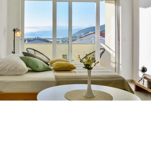 STUDIO APARTMENT FERIAS