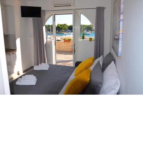 Studio Apartment in Trogir with Sea View, Terrace, Air Conditioning, Wi-Fi (4786-4)