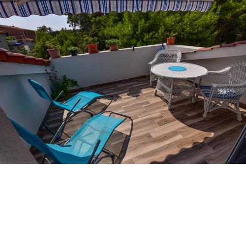 Studio Apartment in Vir with Terrace, Air Conditioning, Wi-Fi, Washing Machine (4781-1)