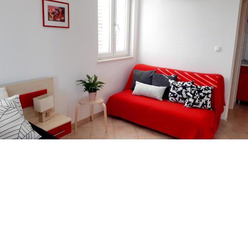 Studio Apartment Red Rose
