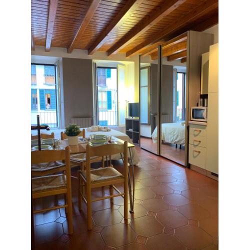 Studio Apartment Una Finestra su Como