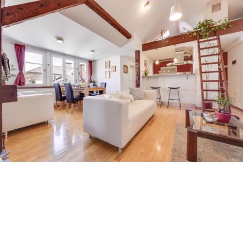 Studio Apartment UpArt