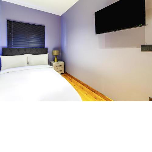 Studio Flat Close to Kennedy Avenue in Fatih
