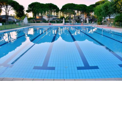 Studio in a village with 3 swimming pools, tennis courts, bar and play area