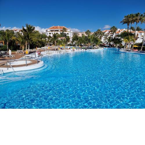 Studio No 2 just 100 to beach and sea, large terrace, heated pool, wifi, aircondition for a fee
