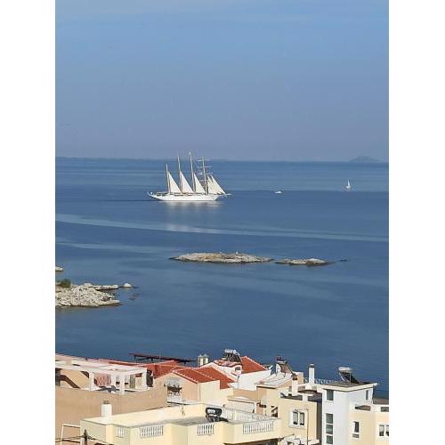 STUDIO με θέα την πόλη και την θάλασσα , με WiFi , PARKING