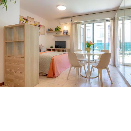 Studio with garden and parking, near Como Lake