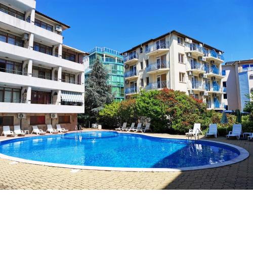 Studio with Large Terrace near Beach