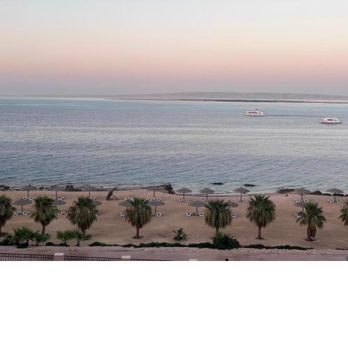 Studio with Sea View and Beach & Pool Access