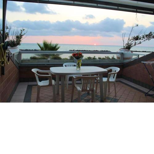 Studio with sea view and wifi at Francavilla al Mare
