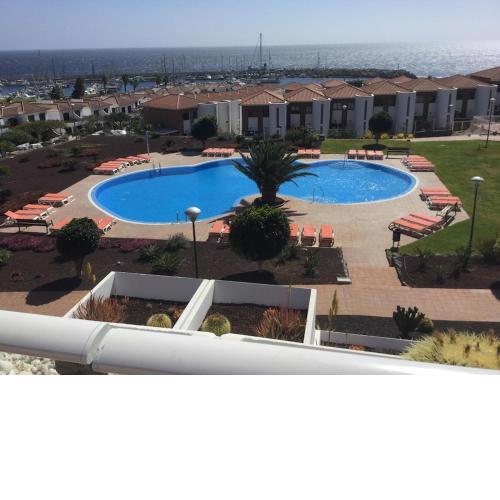 Stunning 2 bedroom apartment with full view of the sea and marina , full sun